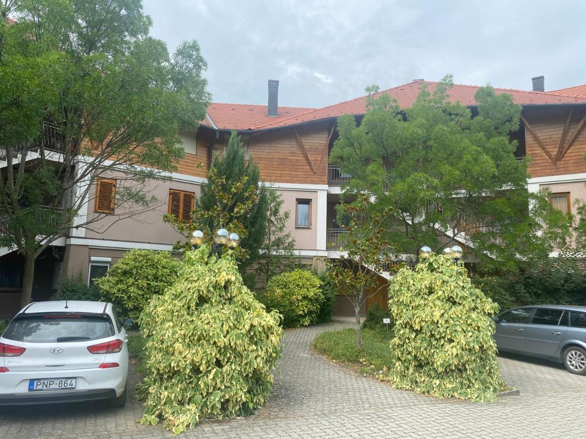 Selyemakacapartman Balatonlelle Eksteriør billede